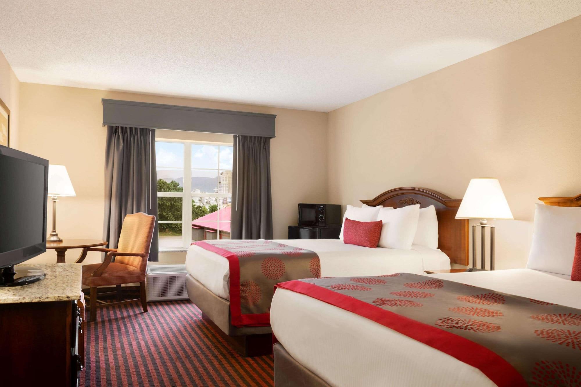 Ramada By Wyndham Pigeon Forge North Hotel Bagian luar foto