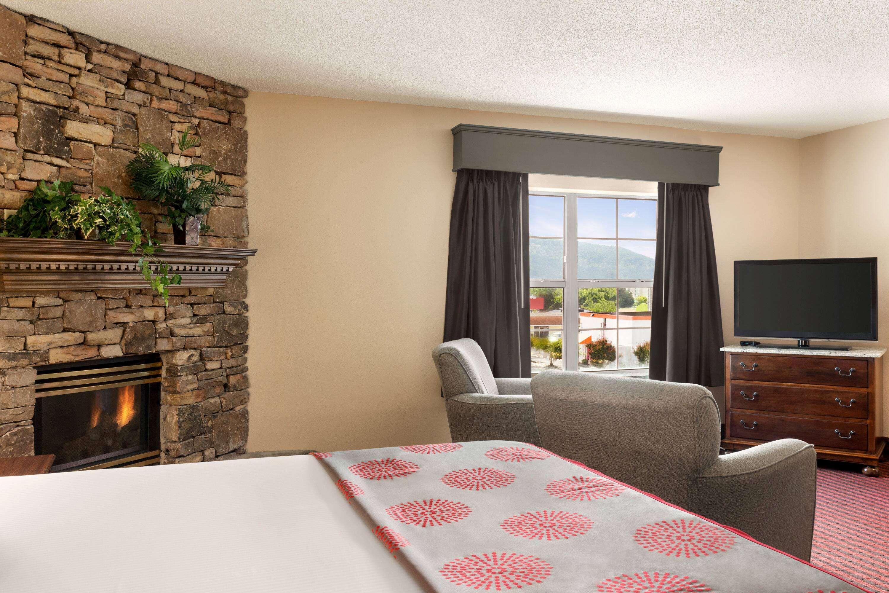 Ramada By Wyndham Pigeon Forge North Hotel Bagian luar foto