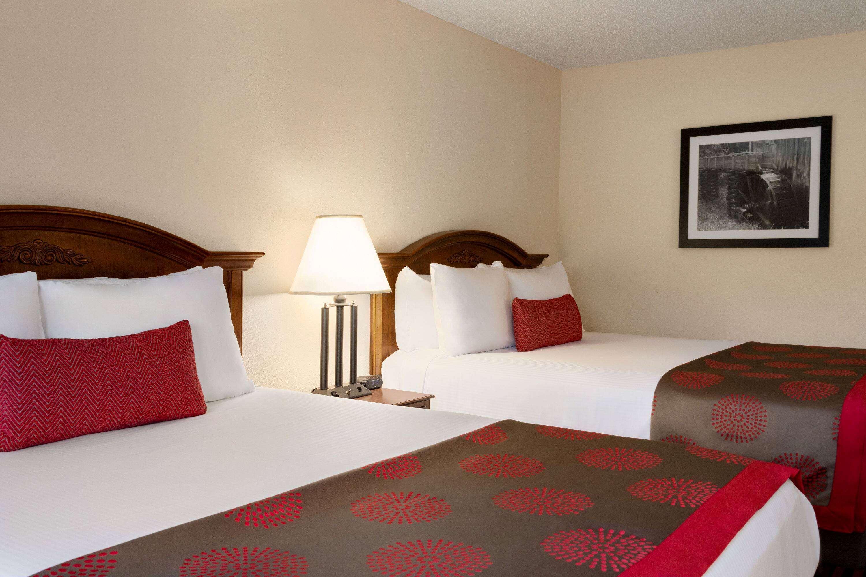 Ramada By Wyndham Pigeon Forge North Hotel Bagian luar foto