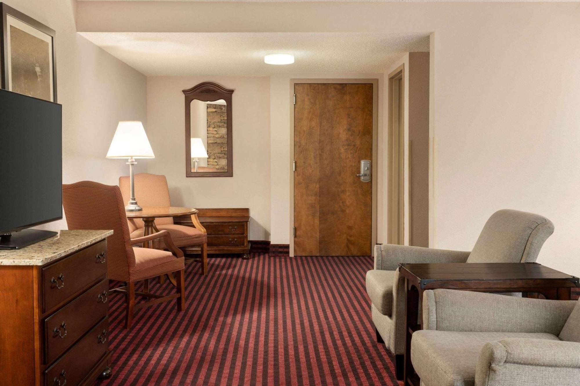 Ramada By Wyndham Pigeon Forge North Hotel Bagian luar foto