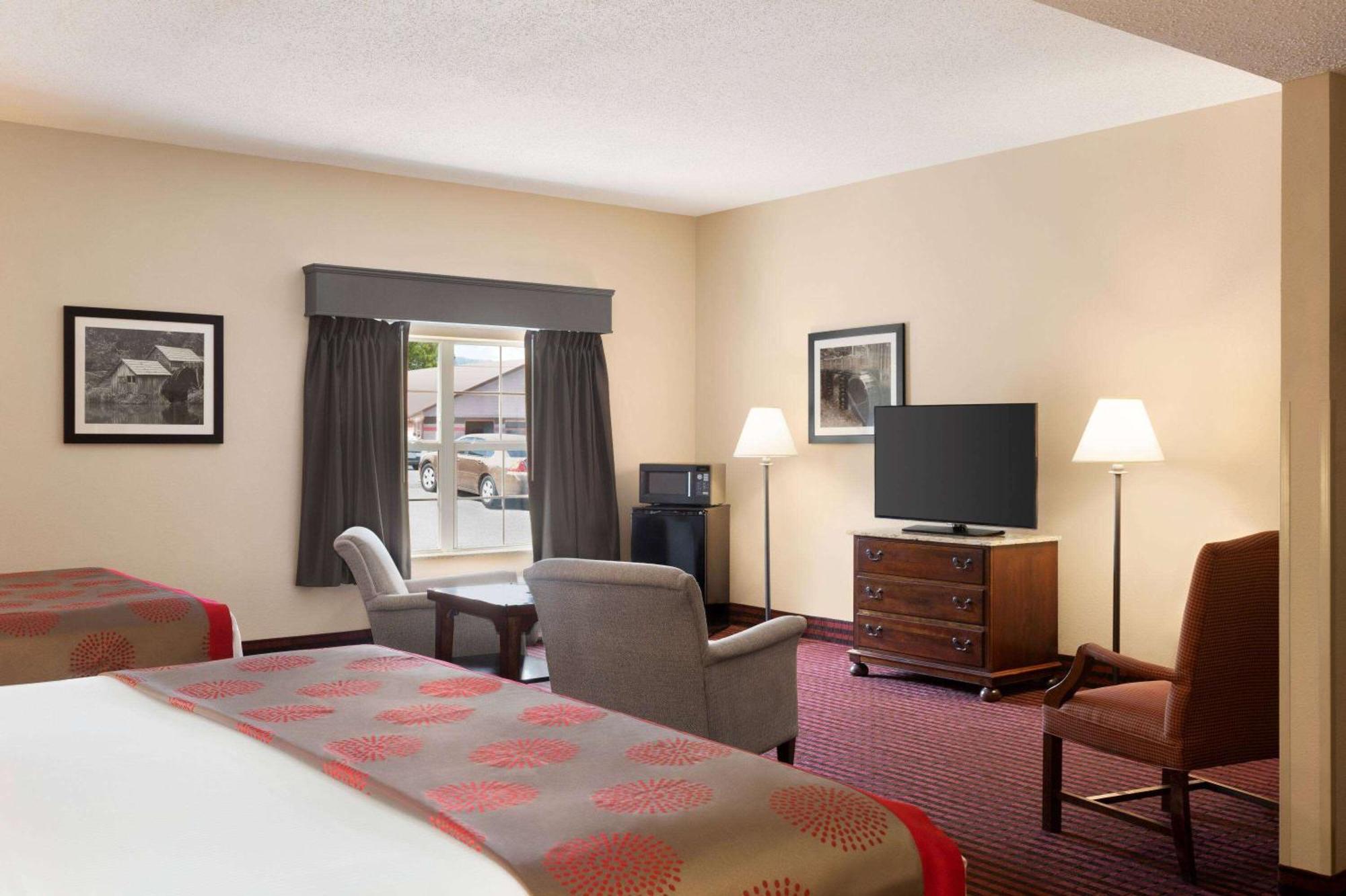 Ramada By Wyndham Pigeon Forge North Hotel Bagian luar foto