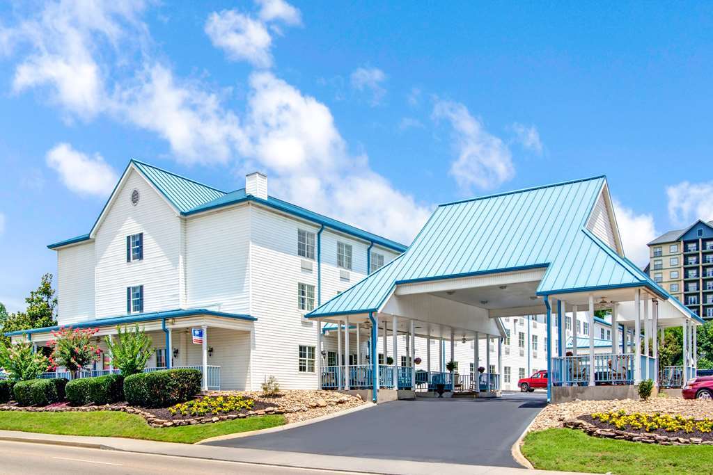 Ramada By Wyndham Pigeon Forge North Hotel Bagian luar foto