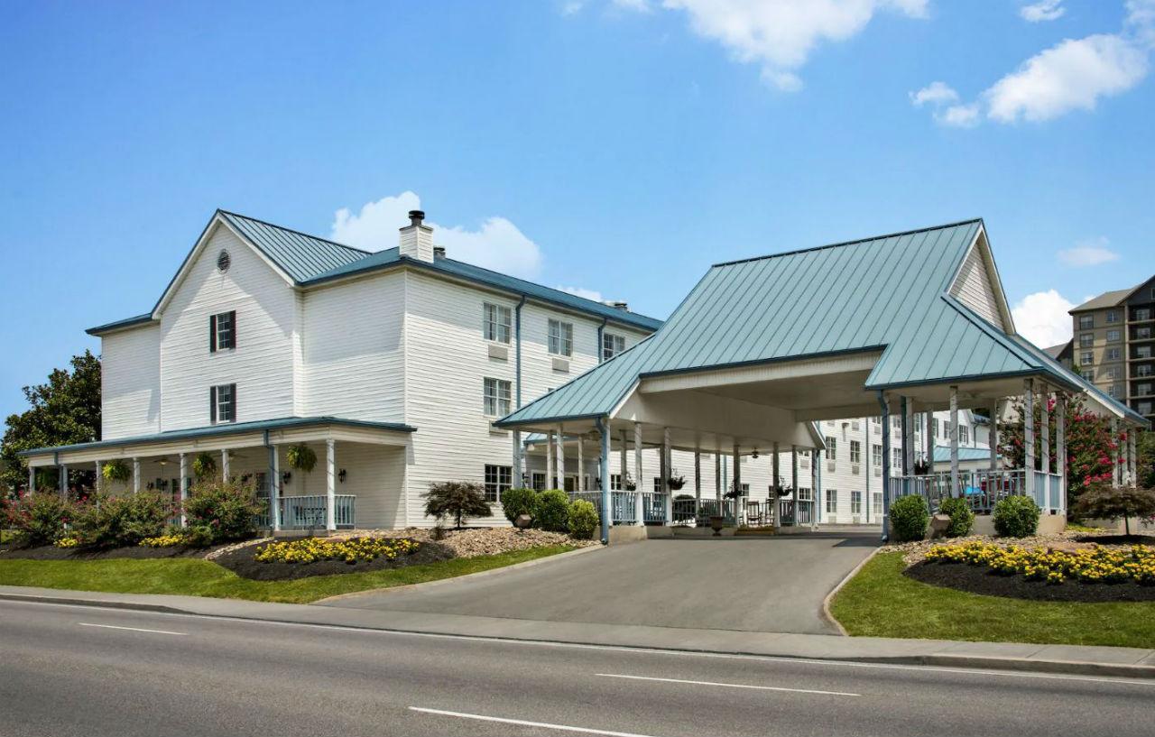 Ramada By Wyndham Pigeon Forge North Hotel Bagian luar foto